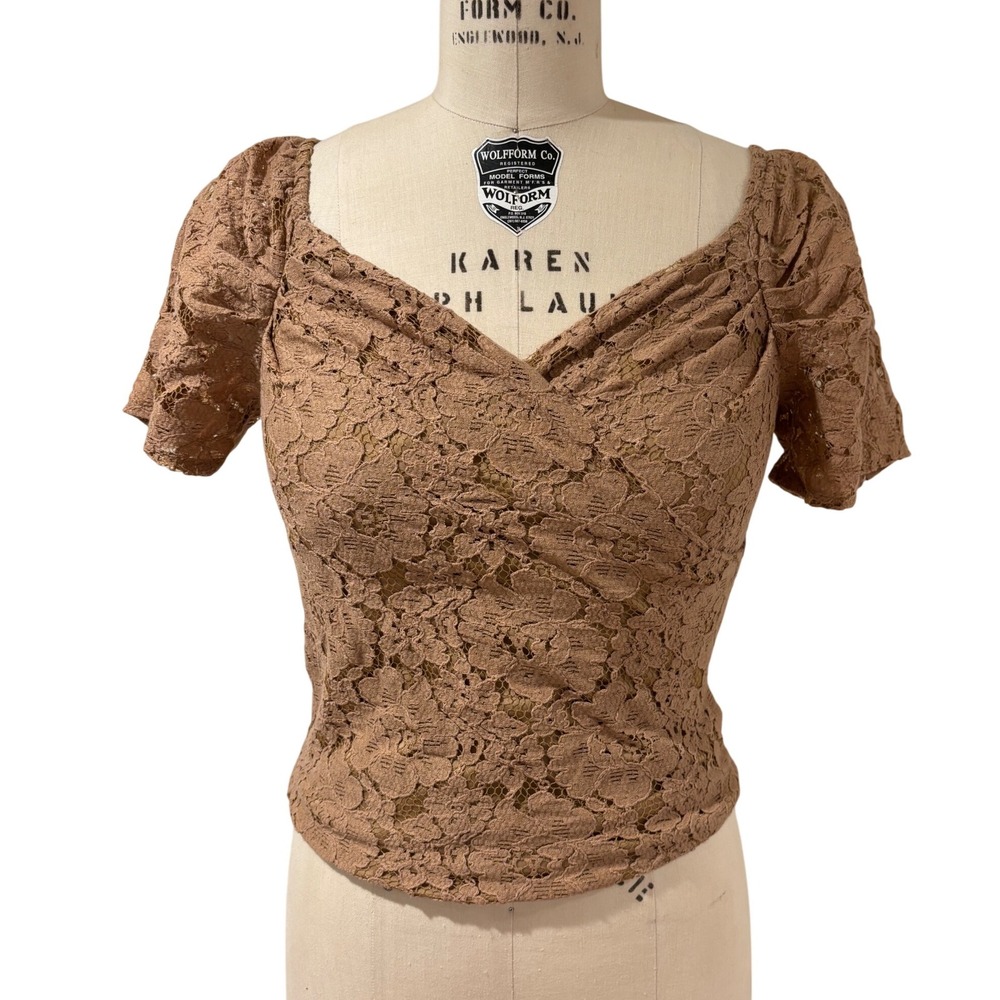 Express Lace Top Sweetheart Neckline Short Sleeve Blouse Tan Size S - Picture 2 of 5